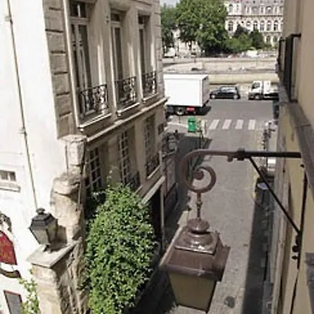 Unit 014 Notre Dame Apartman *